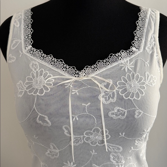 4 Arianne Camisoles included one price - Picture 3 of 16